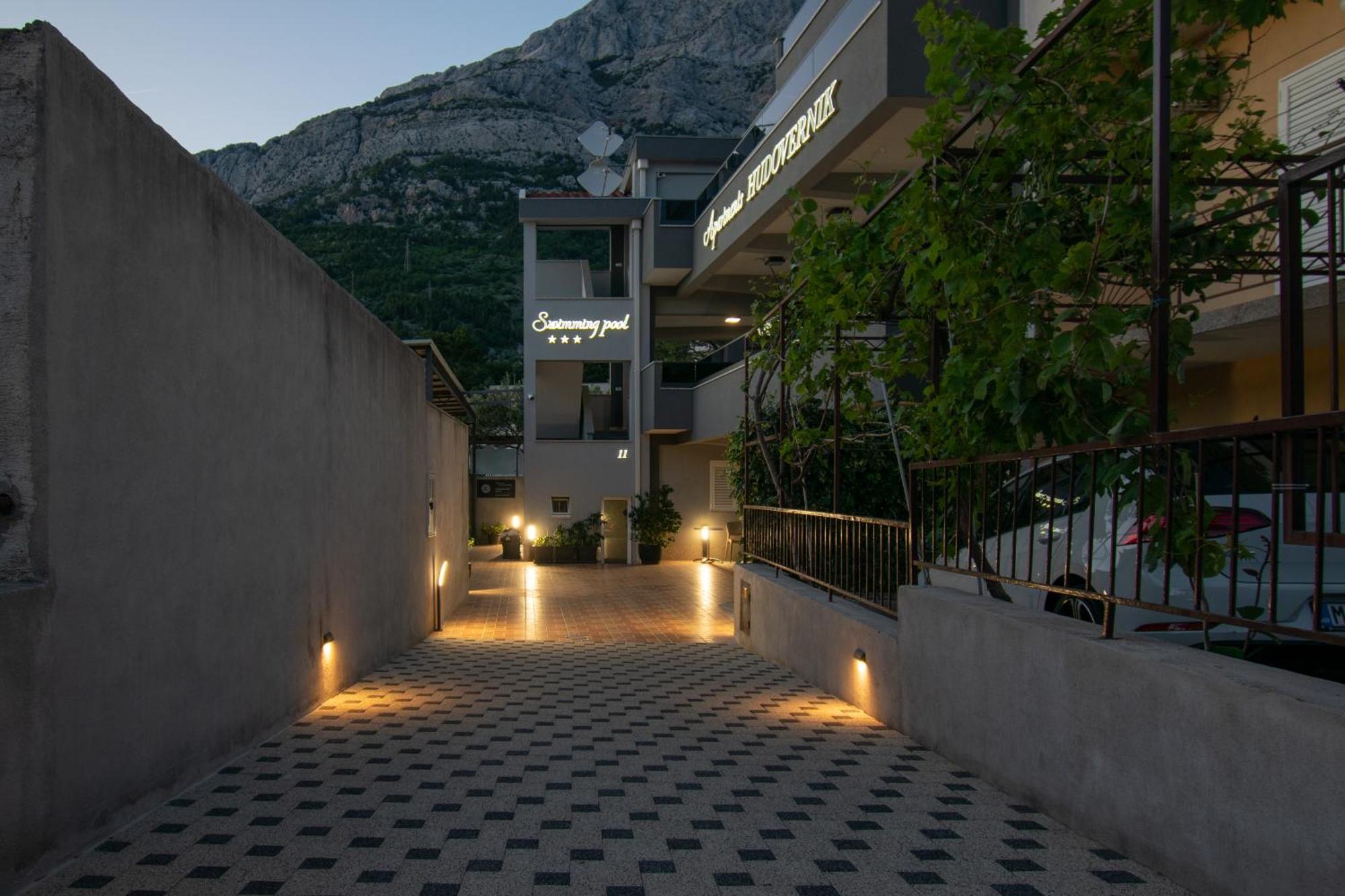Apartments Hudovernik Baška Voda Екстериор снимка